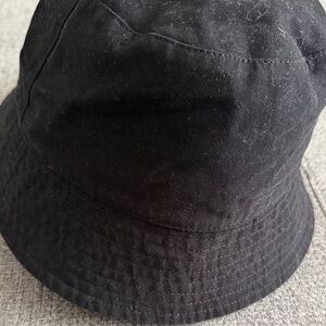 GAP Black Cotton Bucket Hat - Minimalist